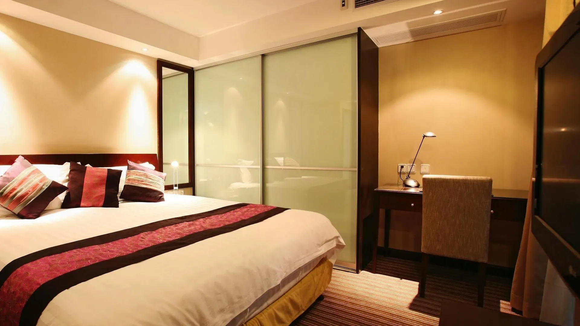 **** Aparthotel Regalia Residences Changning Shanghai China